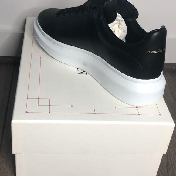 Alexander McQueen Men's Oversized Sneakers Black - Picture 11 of 15